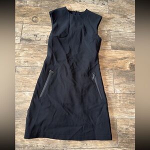 Louis Vuitton uniform Black Cap-Sleeve Sheath Dress with Zip Pockets